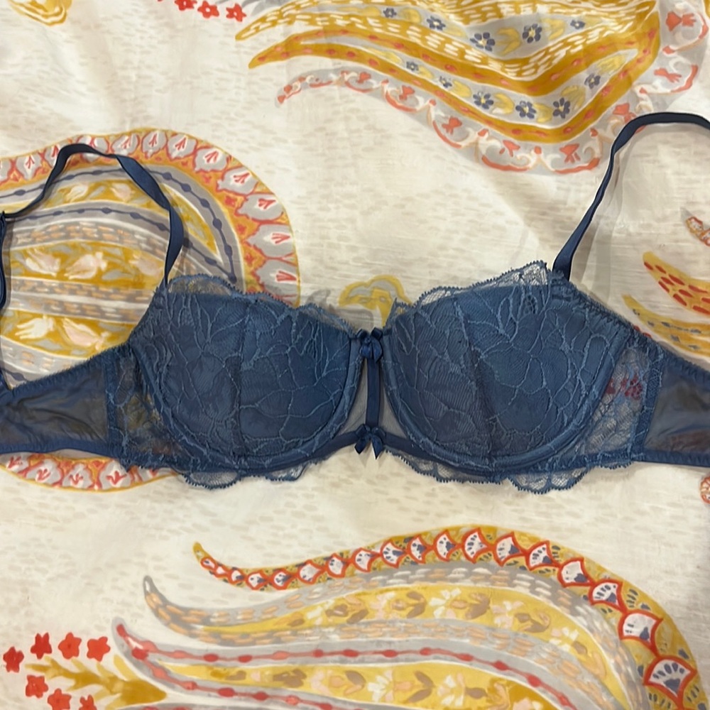 Victoria’s Secret blue Dream Angels Balconet Bra 32D